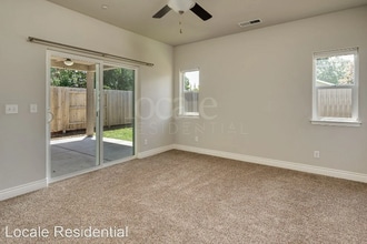 5 Redding Ct in Chico, CA - Building Photo - Building Photo