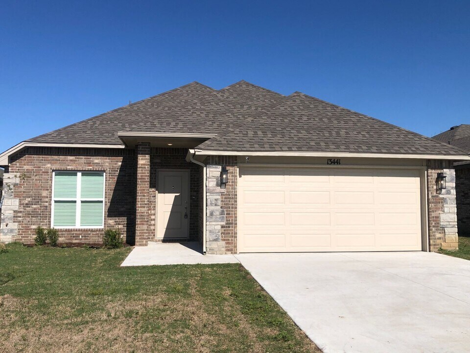 13441 N 132nd E Ave in Collinsville, OK - Building Photo