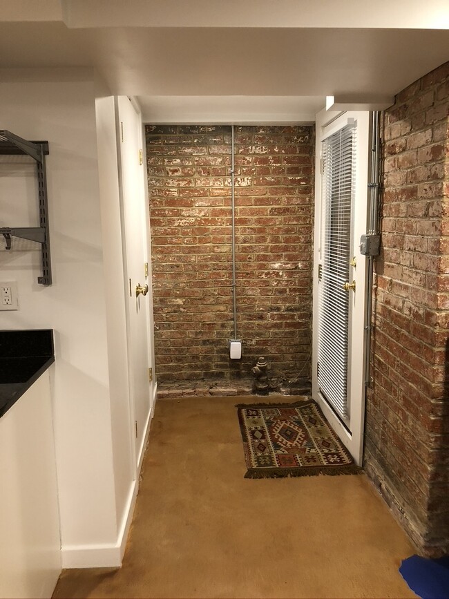 1124 5th St NW, Unit lower in Washington, DC - Building Photo - Building Photo