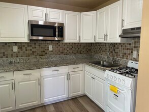 124 S Oleander Ave, Unit Oleander 3 in Daytona Beach, FL - Building Photo - Building Photo