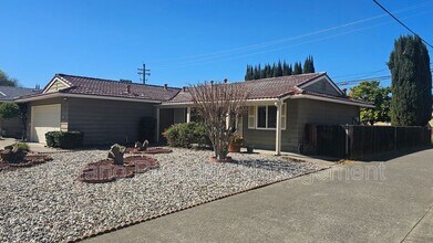 154 McKinley Cir in Vacaville, CA - Building Photo - Building Photo