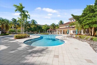 6556 Emerald Dunes Dr, Unit 205 in Royal Palm Beach, FL - Foto de edificio - Building Photo