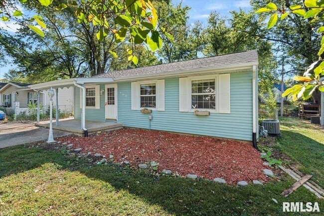 400 Lexington Heights Dr in Rochester, IL - Building Photo - Building Photo