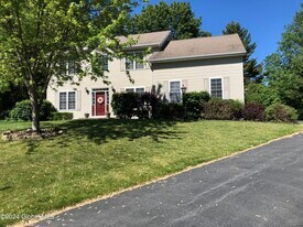 7 Clearwater Ct in Clifton Park, NY - Building Photo