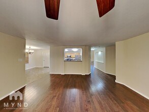 8930 Wolff Vista in Converse, TX - Foto de edificio - Building Photo