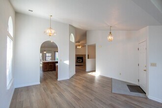 4386 Songbird Way in Redding, CA - Building Photo - Building Photo