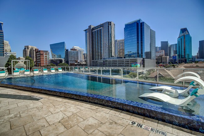 Cirque Residences in Dallas, TX - Building Photo - Building Photo