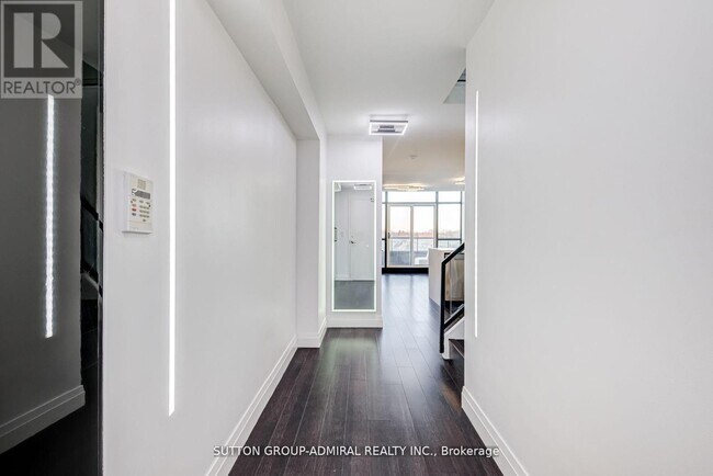 200 Manitoba St in Toronto, ON - Building Photo - Building Photo