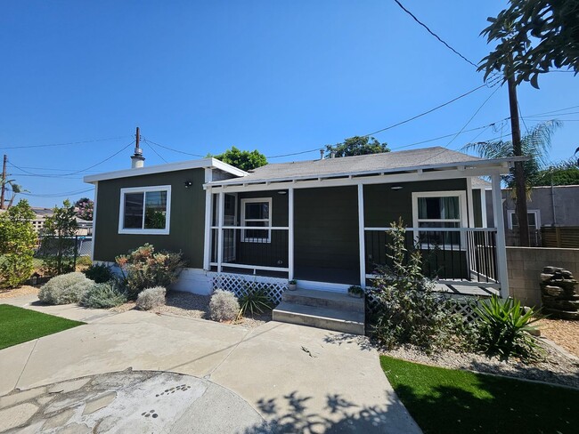 2614 W Chandler Blvd in Burbank, CA - Building Photo - Building Photo