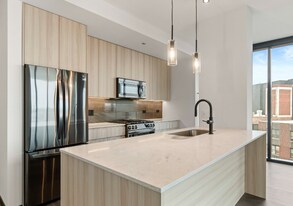 1498 W Randolph St in Chicago, IL - Building Photo