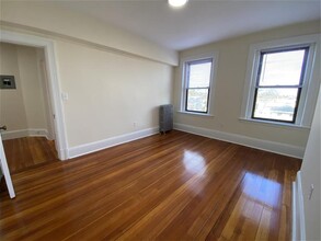 885 Massachusetts Ave, Unit 2 in Cambridge, MA - Building Photo - Building Photo