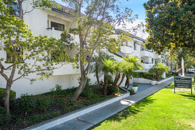 Park Downtown Apartments in Santa Ana, CA - Building Photo - Building Photo