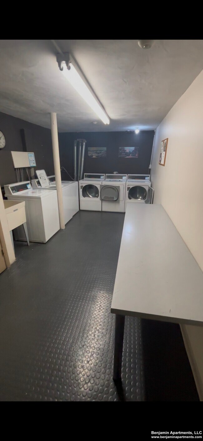 94 Babcock St, Unit 21 in Brookline, MA - Building Photo - Building Photo