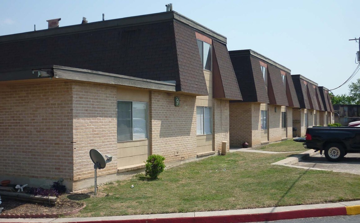 Arbour Oaks in Universal City, TX - Foto de edificio