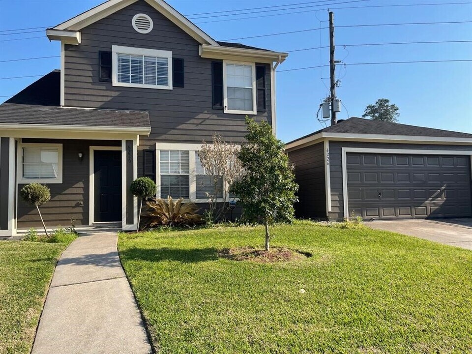 6226 Kings Oaks Ln in Humble, TX - Building Photo