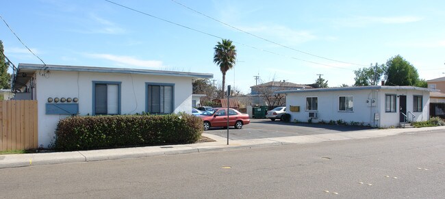 Chambers Street Apartments in El Cajon, CA - Foto de edificio - Building Photo