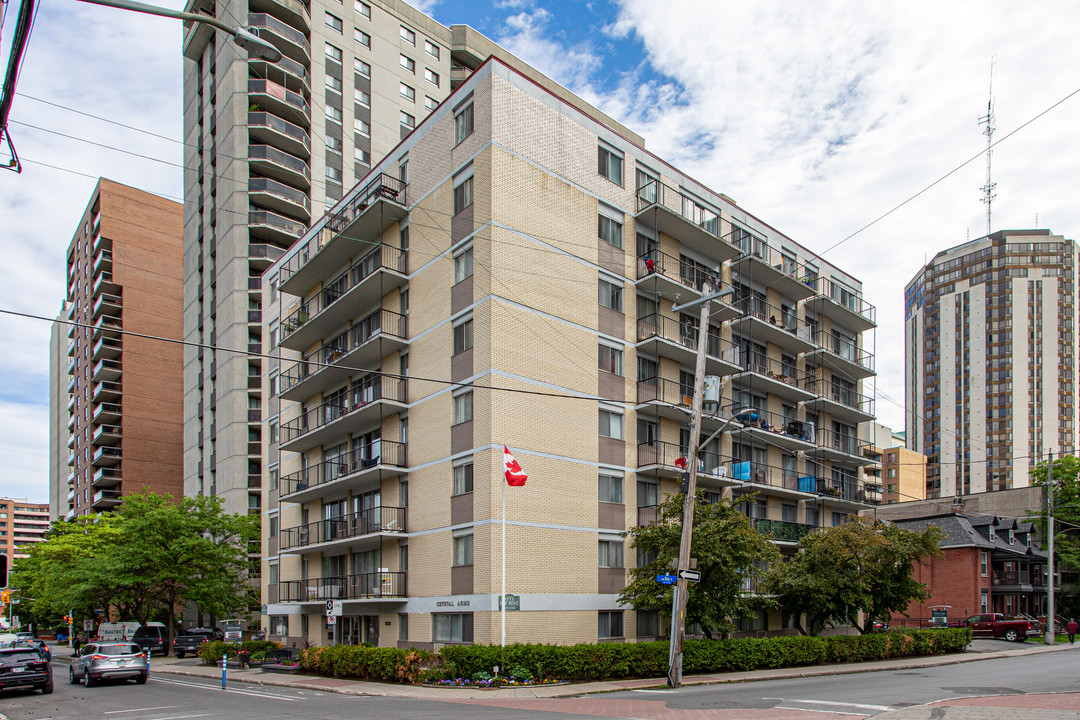 Crystal Arms Apartments in Ottawa, ON - Building Photo