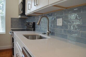 374 Centre St in Boston, MA - Building Photo - Building Photo