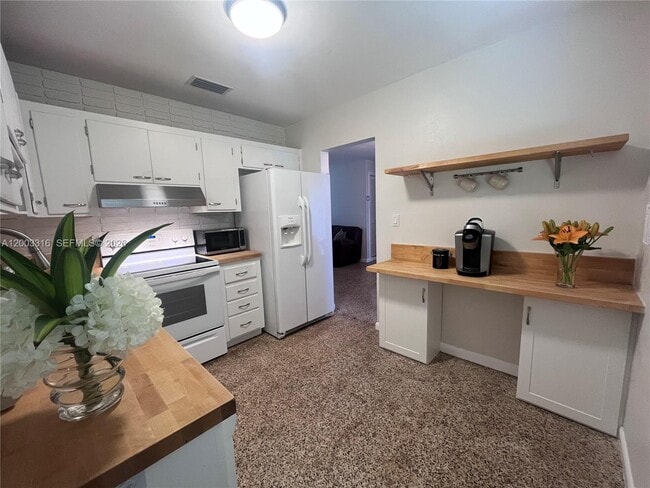 9840 SW 165th Terrace in Miami, FL - Building Photo - Building Photo