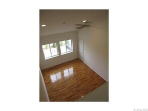 25 College Ave in Nanuet, NY - Building Photo - Building Photo