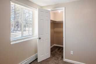 835s in Denver, CO - Building Photo - Interior Photo