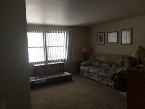 1400 Katers Dr in Green Bay, WI - Building Photo - Building Photo