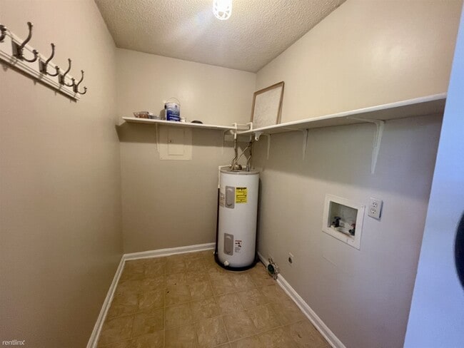 735 N Main St photo'