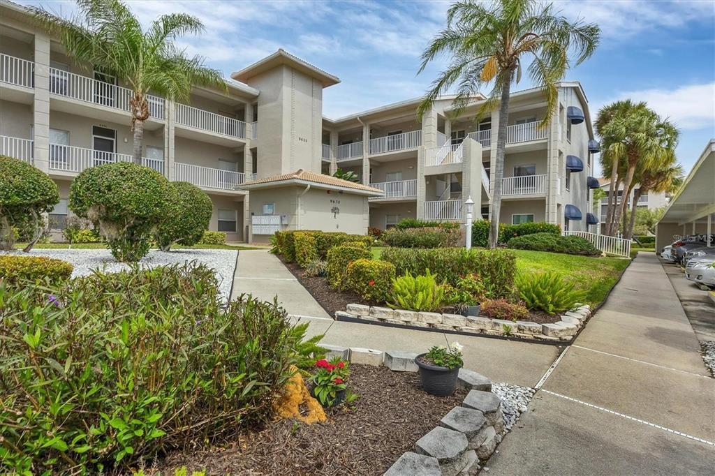 9630 Club S Cir in Sarasota, FL - Building Photo