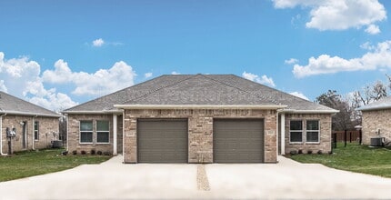 2405 N Hickory St in Sherman, TX - Building Photo - Building Photo