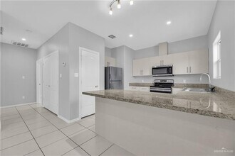 12 Paola St in Edinburg, TX - Building Photo - Building Photo