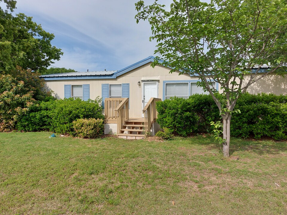 12237 Farm to Market Rd 730 N in Azle, TX - Building Photo