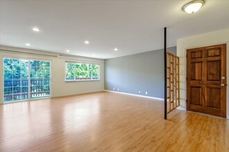 329-333 Athol Ave in Oakland, CA - Building Photo - Interior Photo