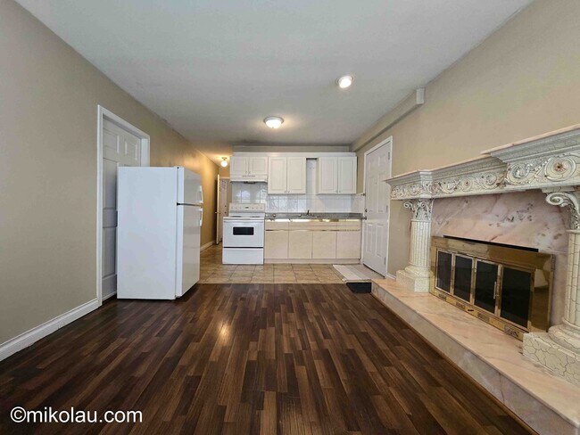 3773 Burke St in Burnaby, BC - Building Photo - Building Photo