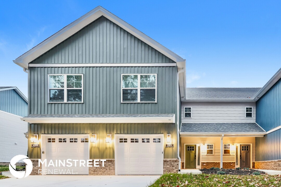 2101 Paddle Wheel Dr in Jeffersonville, IN - Building Photo