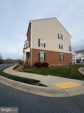 5028 Small Gains Wy in Frederick, MD - Foto de edificio - Building Photo