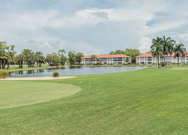 5904 Cranbrook Way in Naples, FL - Building Photo