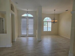 5282 Far Oak Cir in Sarasota, FL - Building Photo - Building Photo