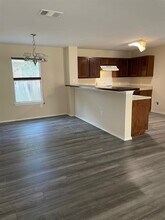 8710 Dittmar Oaks Dr in Austin, TX - Building Photo - Building Photo