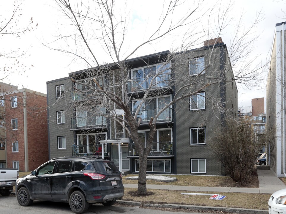 1029 14th Ave SW in Calgary, AB - Building Photo