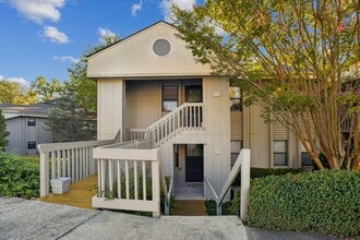 301 Abbey Cir in Asheville, NC - Building Photo - Building Photo