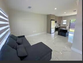 19213 NW 37th Ave in Miami Gardens, FL - Building Photo - Building Photo