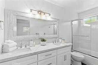 7425 Garden Grove Ave in Los Angeles, CA - Foto de edificio - Building Photo