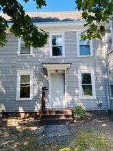 46 Russell St in Plymouth, NH - Foto de edificio - Building Photo