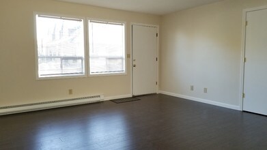 213 NW 7th St-Unit -213 in Redmond, OR - Building Photo - Building Photo