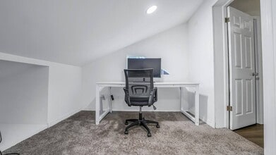 6040 River Trace Rd in Tampa, FL - Foto de edificio - Building Photo