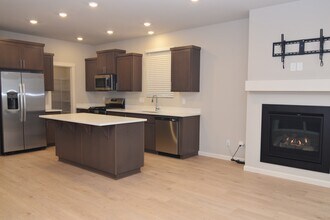 8408 SE Quincy St in Hillsboro, OR - Building Photo - Building Photo