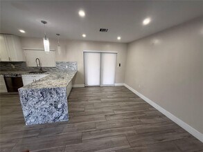 1050 W 37th St in Hialeah, FL - Building Photo - Building Photo