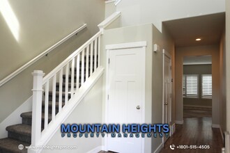 878 W Snickers Ln in Midvale, UT - Foto de edificio - Building Photo