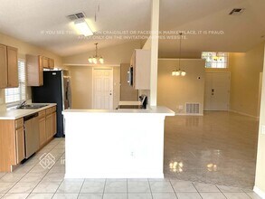 3055 Hidden River Ct in Oviedo, FL - Foto de edificio - Building Photo