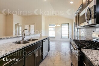 105 White Oak St in Gentry, AR - Foto de edificio - Building Photo